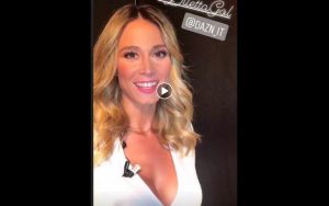 "Diletta Gol", Diletta Leotta esordisce con una scollatura da urlo (VIDEO e FOTO)