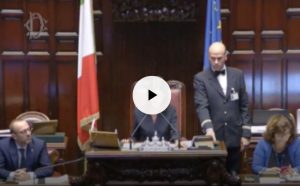 Mara Carfagna riprende Matteo Salvini alla Camera: "Le regole valgono anche per Lei" VIDEO