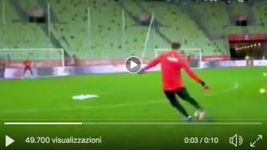 Szczesny meglio di Cristiano Ronaldo (VIDEO): "Ti insegno a battere le punizioni"