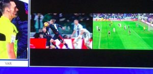Bradaric VIDEO Juventus-Cagliari, hand or shoulder? VAR does not assign rigor