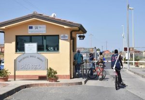 CARA di Mineo (Sicilia): fondi tagliati del 60%. Migranti, Salvini vuole prenderli per fame