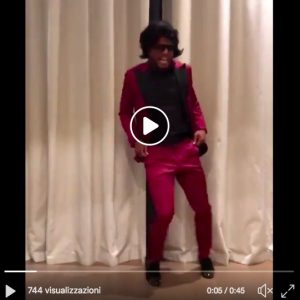 Patrice Evra imitates James Brown and becomes viral on social videos