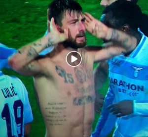 Acerbi, esultanza esagerata dopo gol in Atalanta-Lazio ma VAR glielo toglie per fuorigioco (VIDEO)