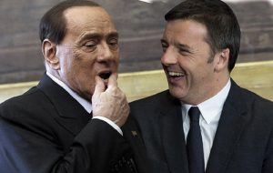 Matteo Renzi flirta con Berlusconi. Minniti, Zingaretti, Martina si agitano