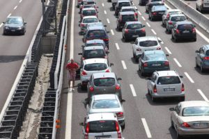Autostrada A1: incidente tra Incisa Reggello e Firenze Sud. Scende dall'auto, travolto e morto