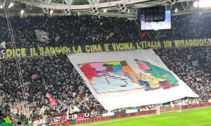 Juventus-Inter, striscione sfottò dei tifosi bianconeri: "Cina è vicina, Italia resta miraggio"