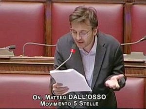 Beppe Grillo sfotte Dall'Osso: "Offro il doppio di Berlusconi"