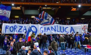 Sampdoria, striscioni dei tifosi per Vialli: "Noi ti amiamo e ti adoriamo"