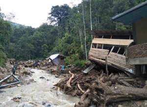 Indonesia, alluvioni in Papua: almeno 40 morti (foto Ansa)