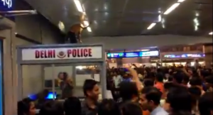 India, tre studenti africani aggrediti nella metro di Nuova Delhi 