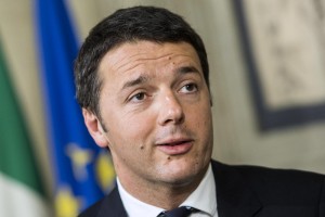 Matteo Renzi si fa "rubare" in tv il sito "soldi pubblici". Sfottò sul web