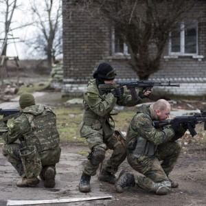 Ucraina, in vigore il cessate il fuoco. Poroshenko: "Ultima chance per la pace" (foto Ansa)