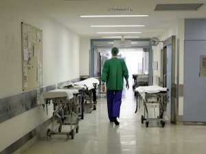 Ebola, 13 in isolamento a Sassari: medici e parenti dell'infermiere malato
