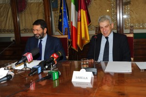 Alfonso Sabella, malore in Campidoglio: il sindaco Marino lo soccorre