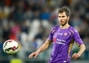 Il 1º agosto 2014 la Fiorentina ne ufficializza l'acquisto a titolo definitivo dal Monterrey[4] pagando la clausola rescissioria di circa 2,5 milioni di euro,[5][6] con il giocatore che sigla un contratto triennale.[7] Esordisce in maglia viola il 18 settembre nella partita di Europa League Fiorentina-Guingamp (3-0).[8] Segna il suo primo gol in Serie A l'11 gennaio 2015 in Fiorentina-Palermo (4-3). Il 19 febbraio 2015, segna il suo primo gol in Europa League con la maglia viola nella partita Tottenham-Fiorentina terminata 1-1[9]