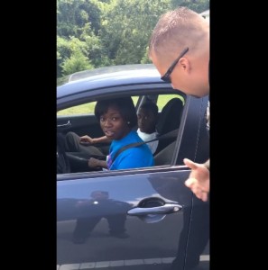 Poliziotto regala gelati al posto delle multe VIDEO5