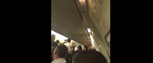 Video Youtube: rissa su volo Ryanair, pilota atterra a Pisa e li fa arrestare