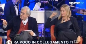 Maurizio Costanzo contro Vittorio Sgarbi: "Ti pagano per dire c...?" VIDEO