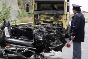Montegalda, auto finisce sotto un tir: donna 59 anni muore sul colpo