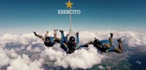 "Folgore no Limits": Matteo Fanchini, atleta non vedente, si lancia col paracadute VIDEO